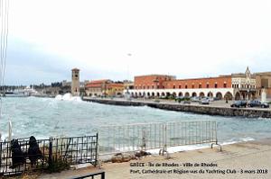141- Rhodes ville et port d'honneur